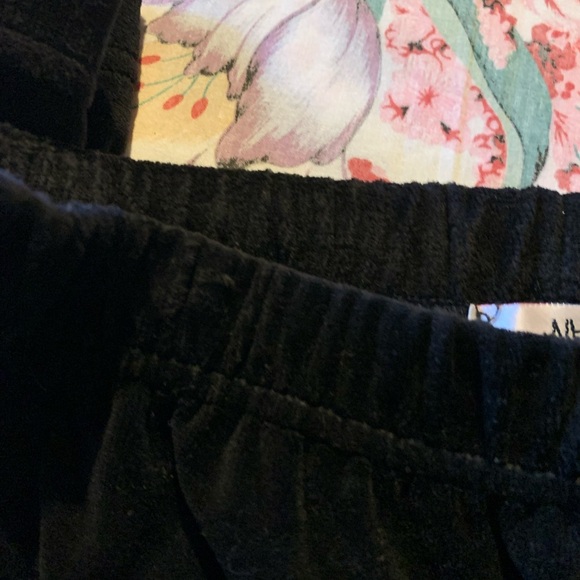 Sarah Morgan Women’s Black Velour Pants Size Large - Picture 4 of 10